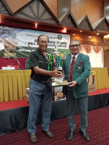 OVERALL NETT CHAMPION - DATUK HJ MAJIN AJING